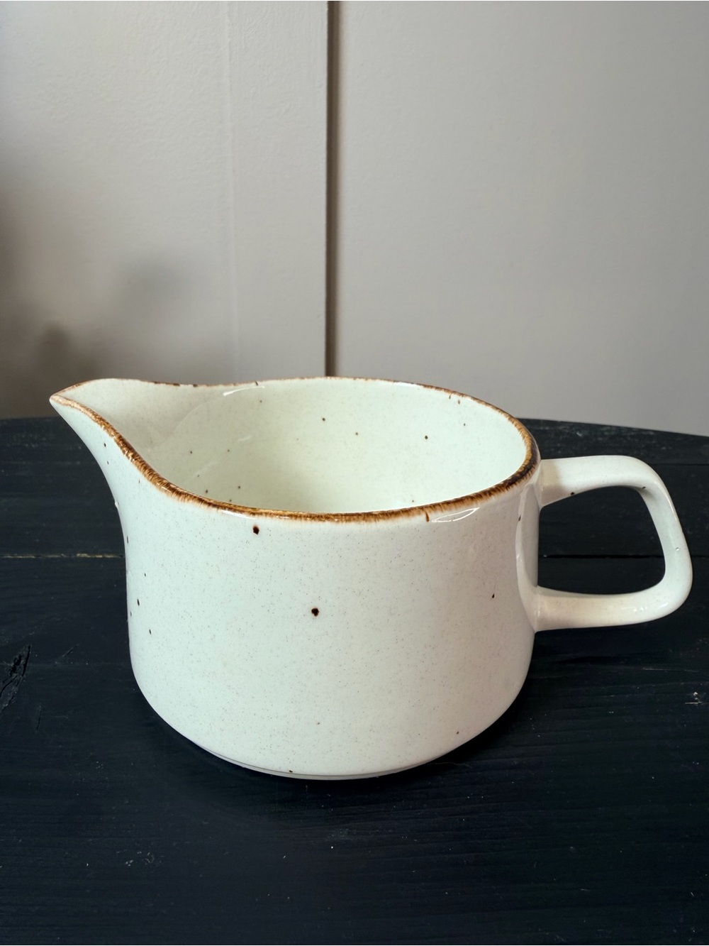 LARGE LIFESTYLE J & G MEAKIN ENGLAND MAPLE SYRUP OR GRAVY BROWN w SPECKLES